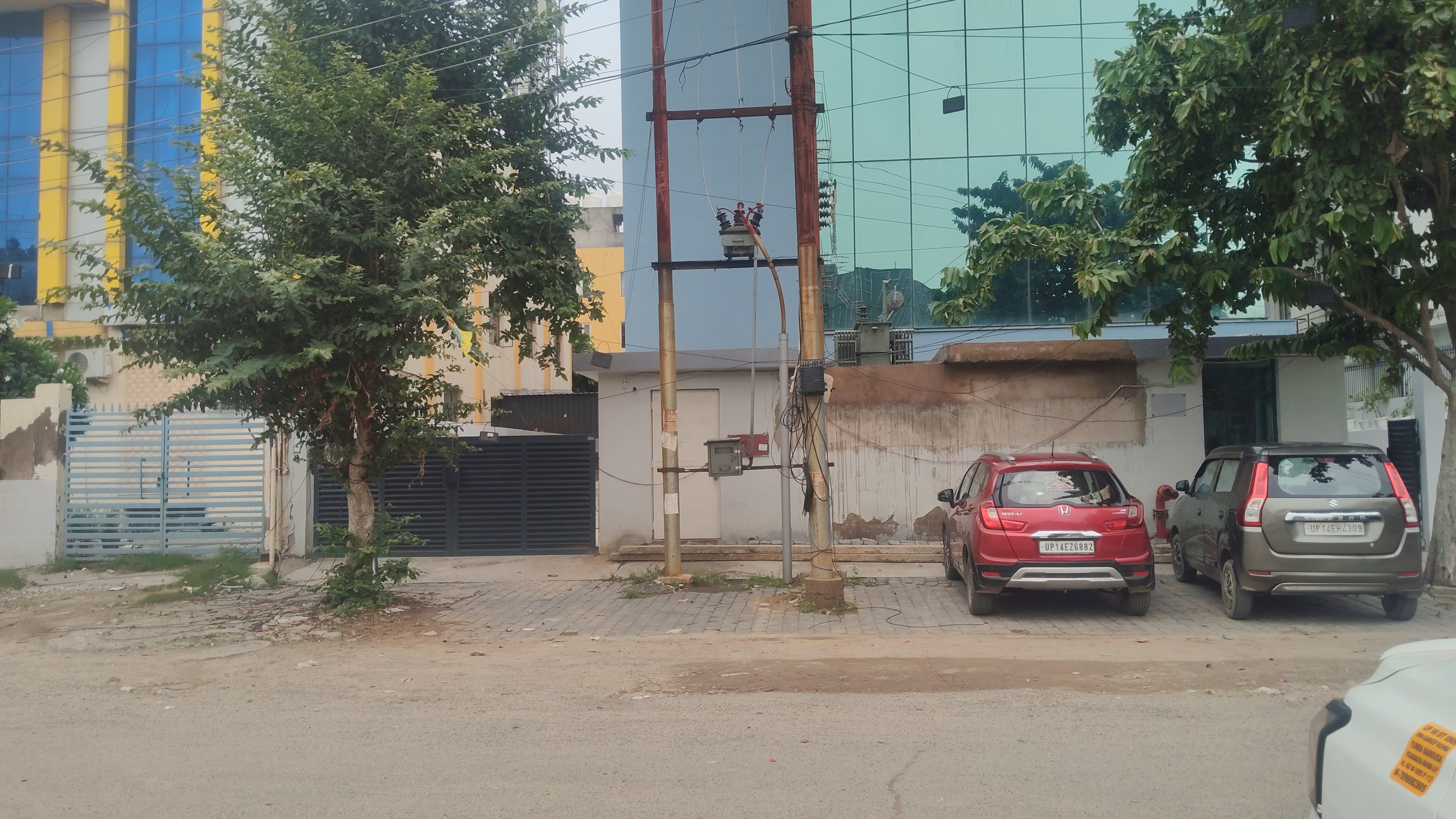 INDUSTRIAL BUILDING 1800 SQ FT FOR RENT IN SECTOR 63 NOIDA