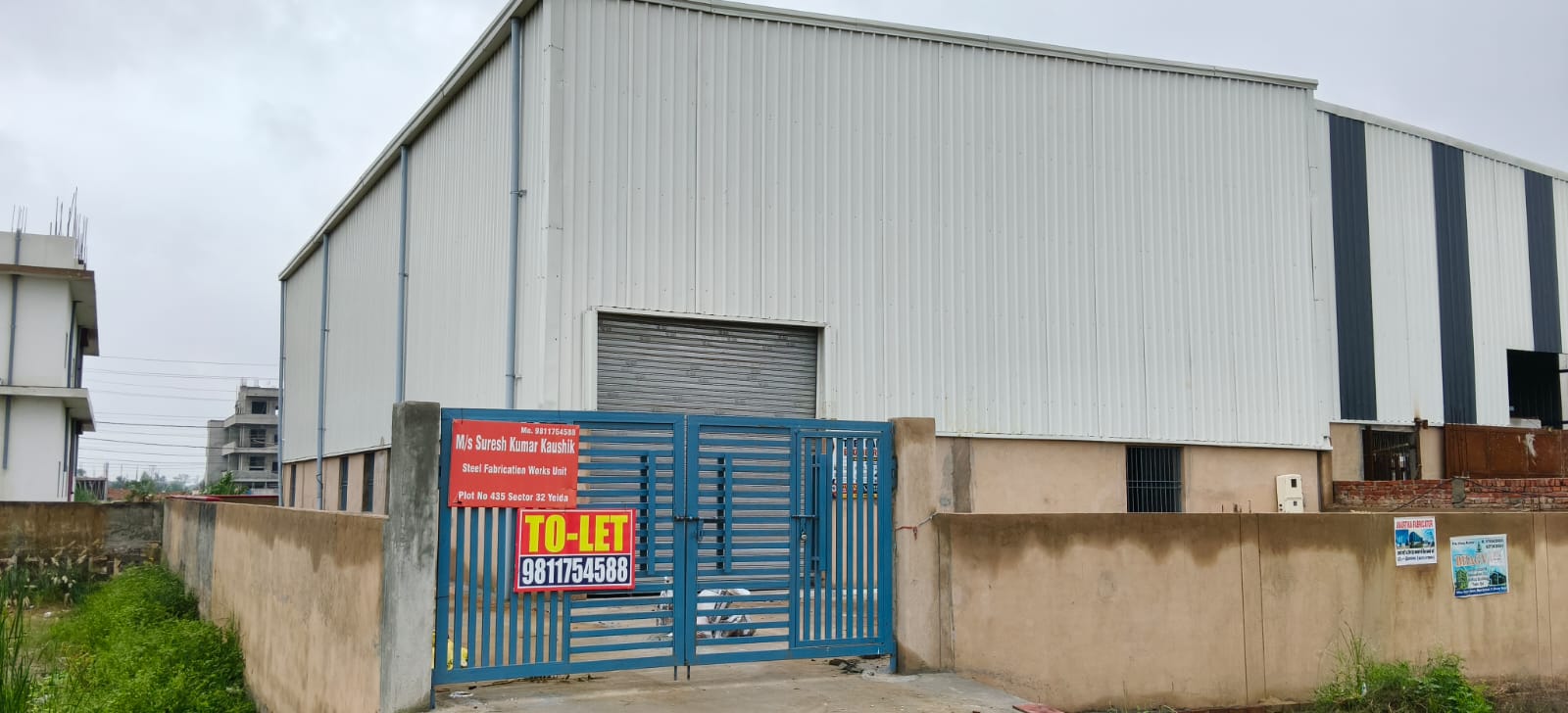 INDUSTRIAL BUILDING IN JEWAR SEC 32 FOR RENT 595 SQUARE METER
